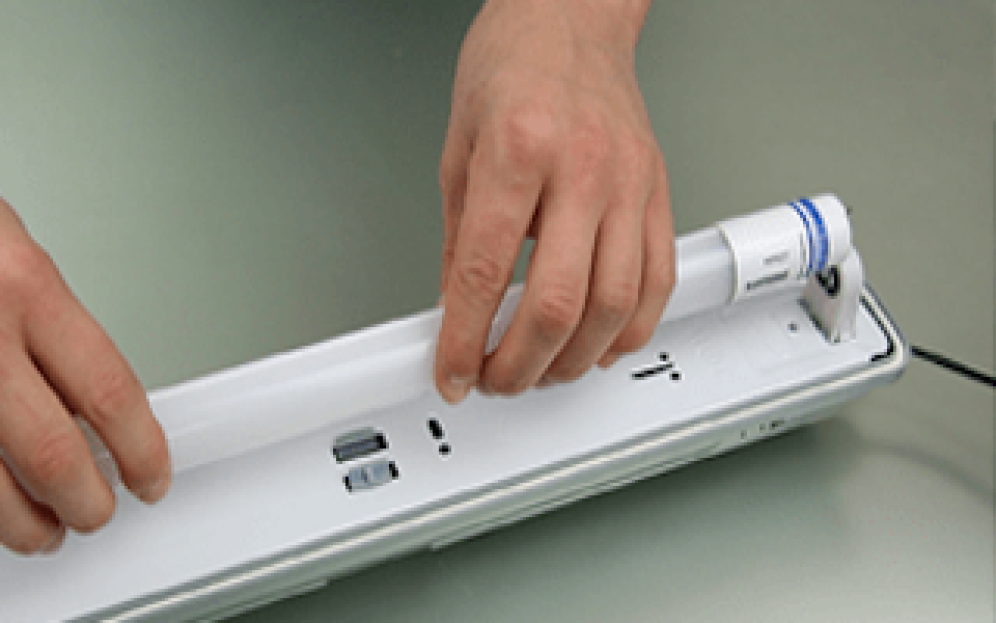 Comment remplacer vos tubes fluorescents T8 par des tubes LED avec ballast conventionnel